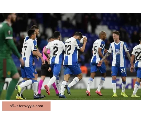 西甲西乙周末赛前为高铁事故默哀