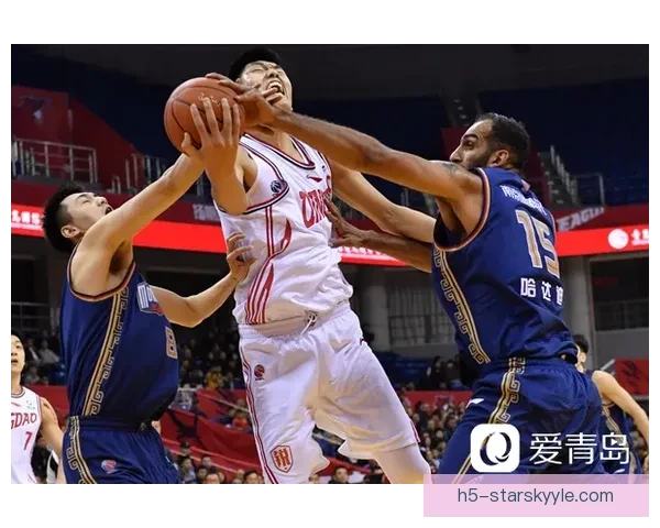 卢伟强调加强内线冲击制胜战术