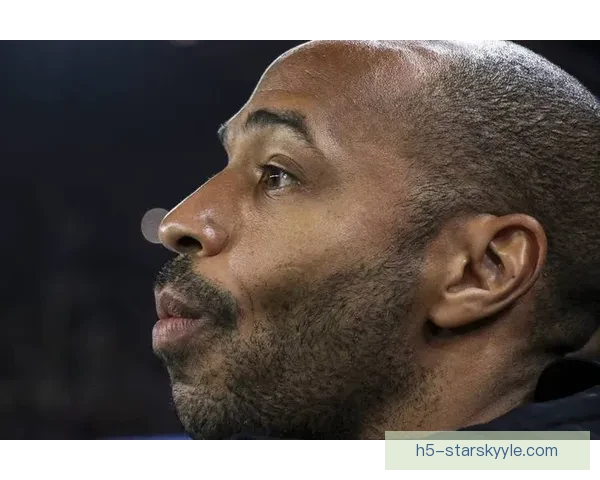 萨瓦尼耶换下情绪失控辱骂球迷