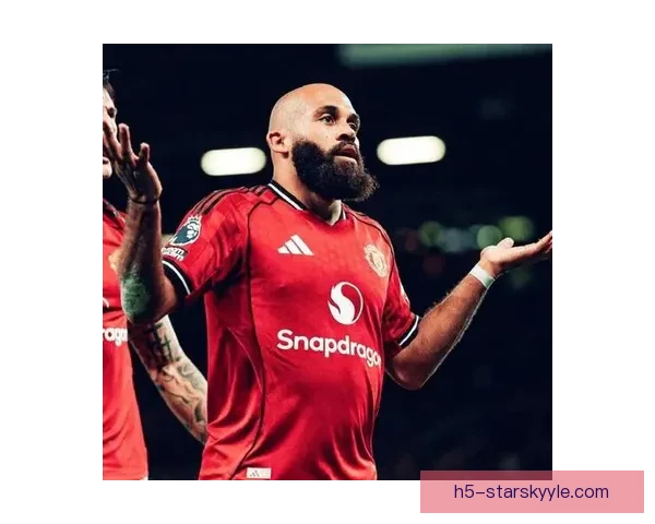 姆伯莫害羞仍在训练后苦练射门 姆伯莫害羞仍在训练后苦练射门